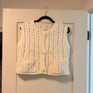 Elegant White Knit Sleeveless Top